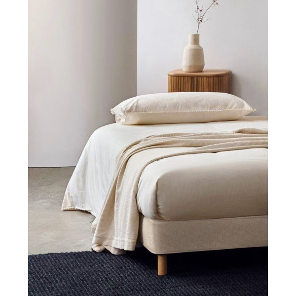 Bež tapecirani krevet 90x200 cm Ofelia – Kave Home-image-1