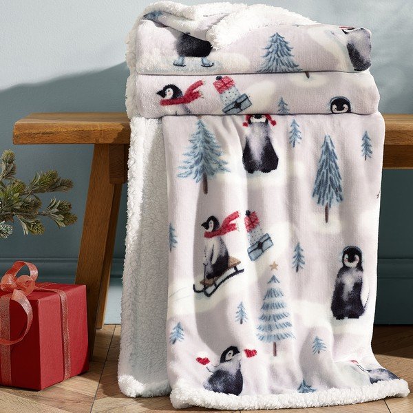 Bijela deka s božićnim motivom 170x130 cm Christmas Sherpa Penguins – Catherine Lansfield-image-3