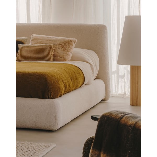 Bež tapecirani bračni krevet 180x200 cm Martina – Kave Home-image-1