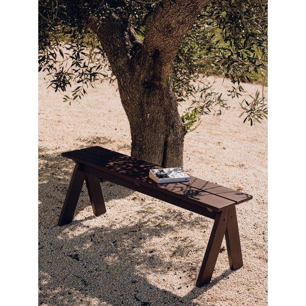 Tamno smeđa vrtna klupa od masivnog drveta Navo – noo.ma-image-1