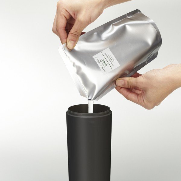 Crni plastičan dozator sapuna 500 ml Round – YAMAZAKI-image-2