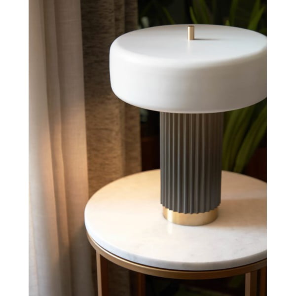 Bijelo-zelena stolna lampa s metalnim sjenilom (visina 37,5 cm) Serenella - Kave Home-image-1