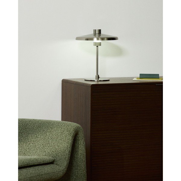 Stolna lampa u srebrnoj boji s metalnim sjenilom (visina 32,5 cm) Nuvira – Kave Home-image-1