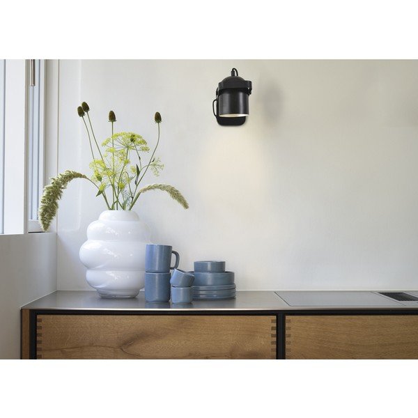 Crna metalna zidna lampa sa savitljivom konstrukcijom s utikačem Nesvik – Villa Collection-image-2