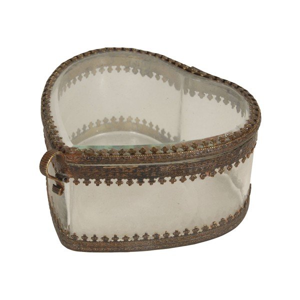 Antic Line Heart Box
