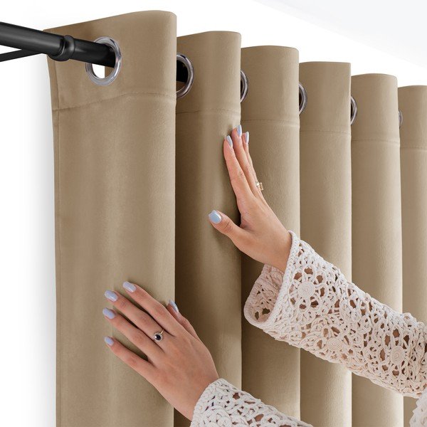 Bež zavjesa za djelomično zamračenje od samta 265x225 cm Velto – Filumi-image-3