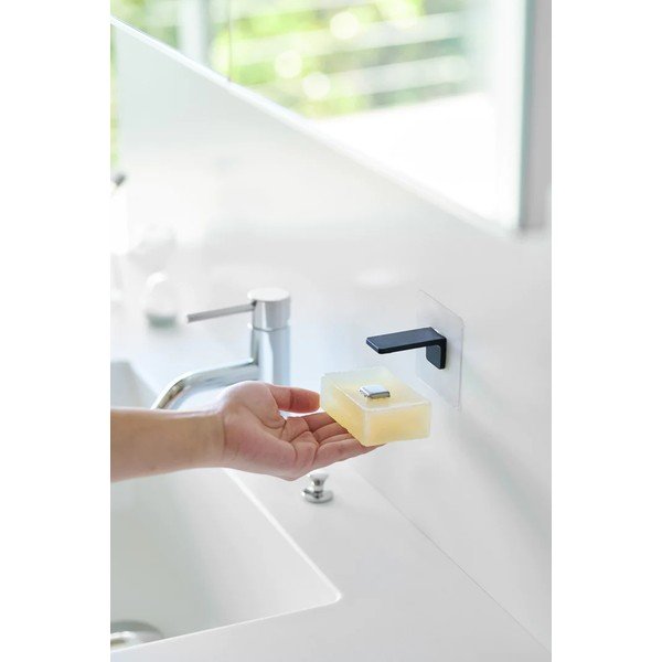 Crni plastičan samoljepljiv magnetni držač sapuna Film Hook – YAMAZAKI-image-1