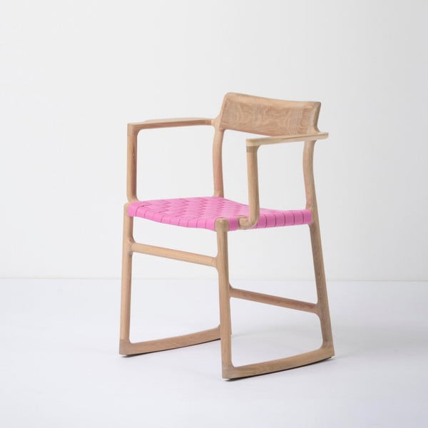 Blagovaonska stolica od punog hrasta s naslonima za ruke i ružičastim sjedalom Gazzda Fawn