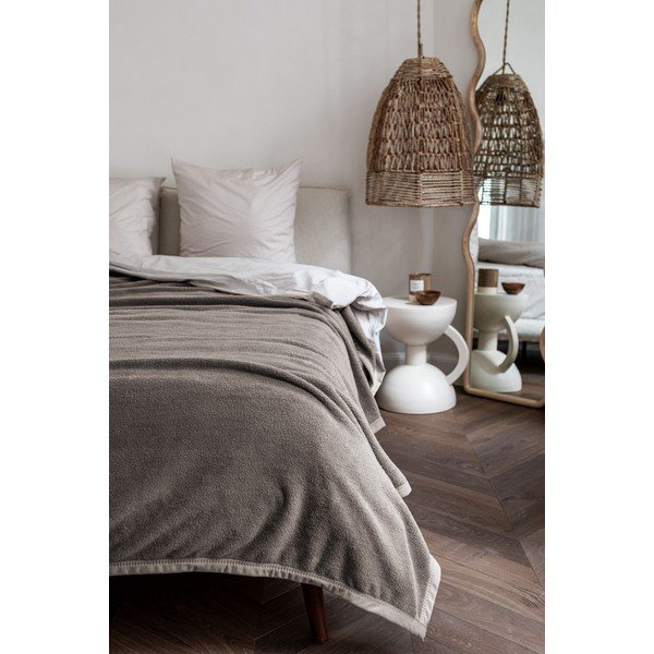 Zeleni prekrivač od mikropliša za bračni krevet 220x240 cm Lamis – Tiseco Home Studio-image-1