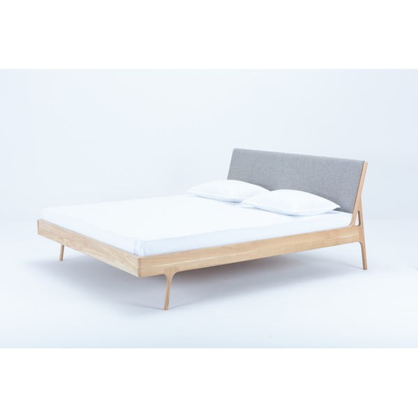 Tapecirani bračni krevet od hrastovine u sivo-prirodnoj boji 160x200 cm Fawn - Gazzda-image-1