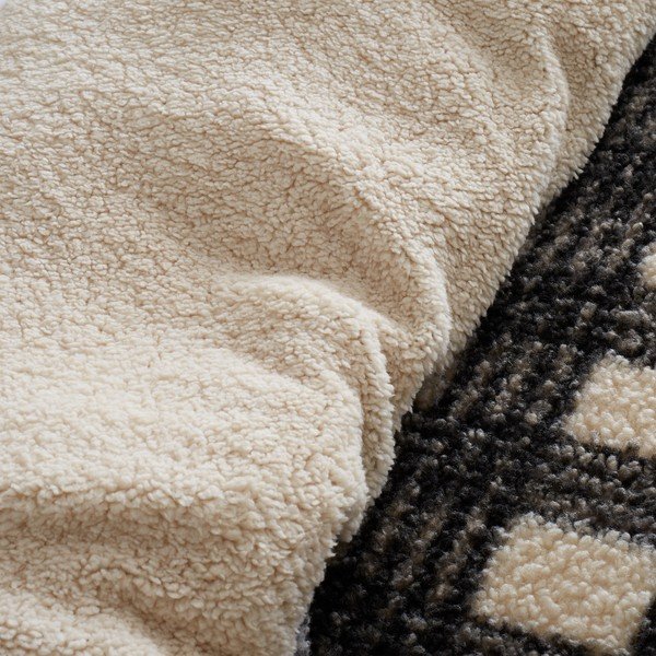 Crno-krem posteljina za bračni krevet od mikropliša 200x200 cm Cosy Borg Sherpa – Catherine Lansfield-image-4