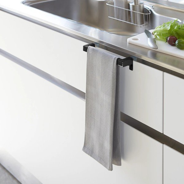 Crni viseći držač za kuhinjske ručnike Tower – YAMAZAKI-image-1