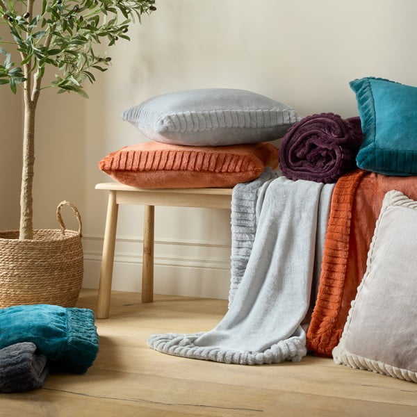 Ukrasni jastuk od mikropliša 55x55 cm Velvet and Faux Fur – Catherine Lansfield-image-4