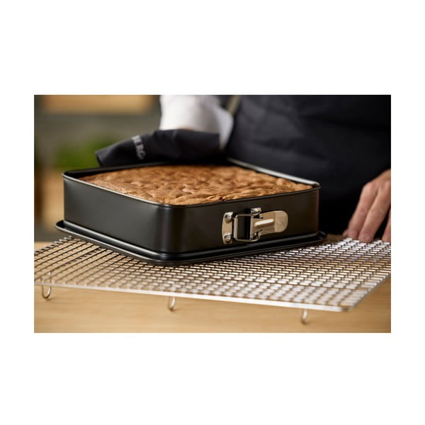 Kalup za pečenje za torte od nehrđajućeg čelika 24x24 cm – Blomsterbergs-image-1