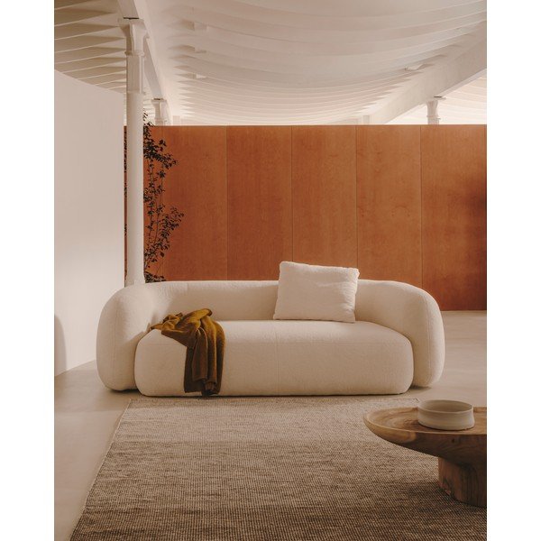 Krem sofa od bouclé tkanine 246 cm Martina – Kave Home-image-1