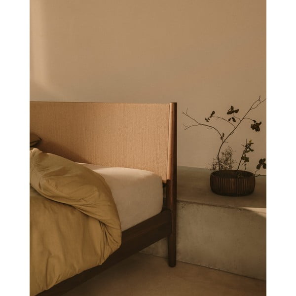 Tamno smeđi bračni krevet od punog oraha s podnicom 180x200 cm Elan – Kave Home-image-2