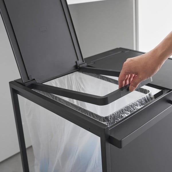 Crna metalna kanta za smeće za odvojeni otpad Tower – YAMAZAKI-image-3