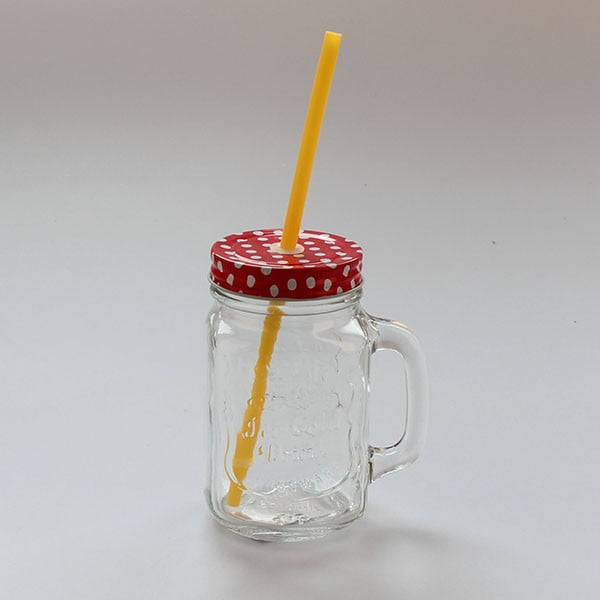 Čaša s crvenim poklopcem i žutom Dakls slamčicom, 450 ml
