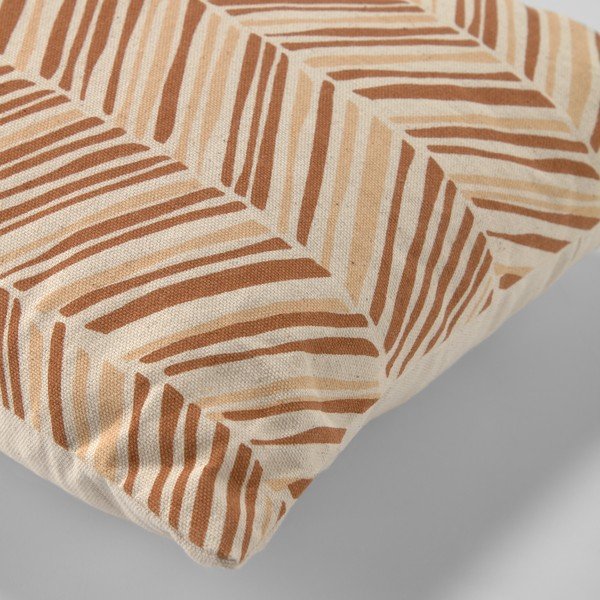 Smeđe-bež pamučna jastučnica Kave Home Uriana, 50 x 30 cm-image-1