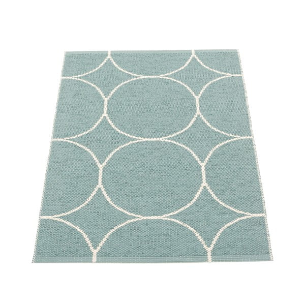 Svijetlo plavi unutarnji i vanjski tepih 70x100 cm Boo Haze – Pappelina