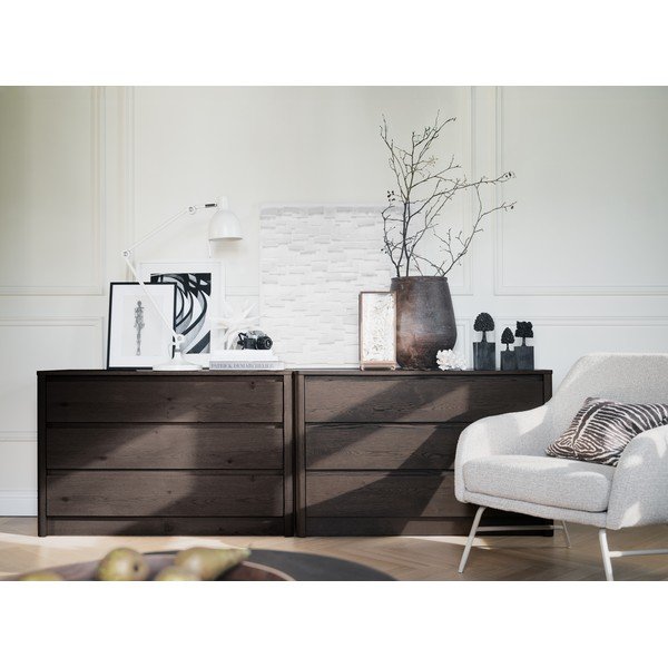 Komoda u dekoru hrasta u tamnoj prirodnoj boji 110x70x45 cm Melstone – Rowico-image-3