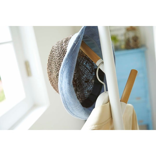 Bijela podna vješalica s detaljima od bukovine YAMAZAKI Plain Pole Hanger-image-2