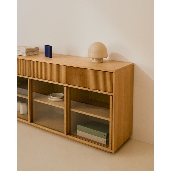 Vitrina u dekoru hrasta s kliznim vratima u prirodnoj boji 200x80x40 cm Helvine – Kave Home-image-4