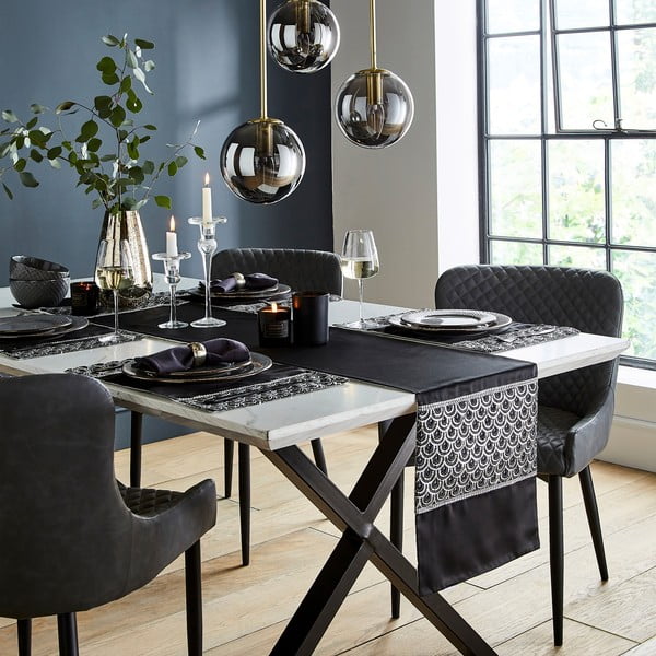 Nadstolnjak od mikrosatena 33x180 cm Deco Sequin – Catherine Lansfield-image-3