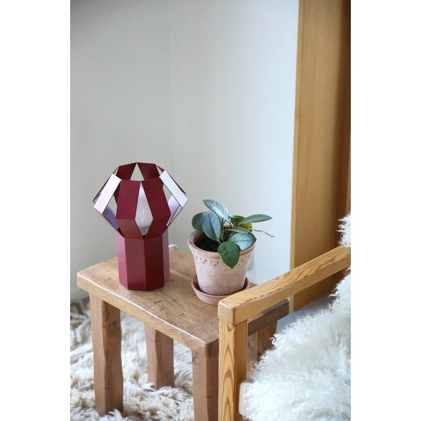 Crvena metalna stolna lampa s metalnim sjenilom (visina 27 cm) Octa – Markslöjd-image-2