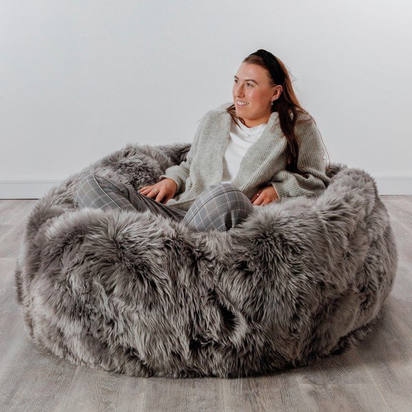 Sivi puf za sjedenje od ovčje kože Native Natural, ⌀ 110 cm-image-3