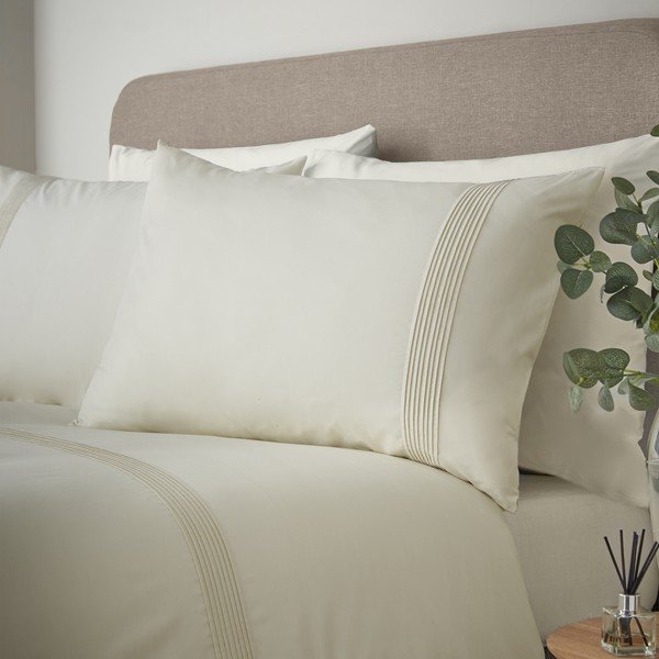 Krem posteljina za krevet za jednu osobu 135x200 cm Pintuck Easy Iron Percale – Catherine Lansfield-image-2
