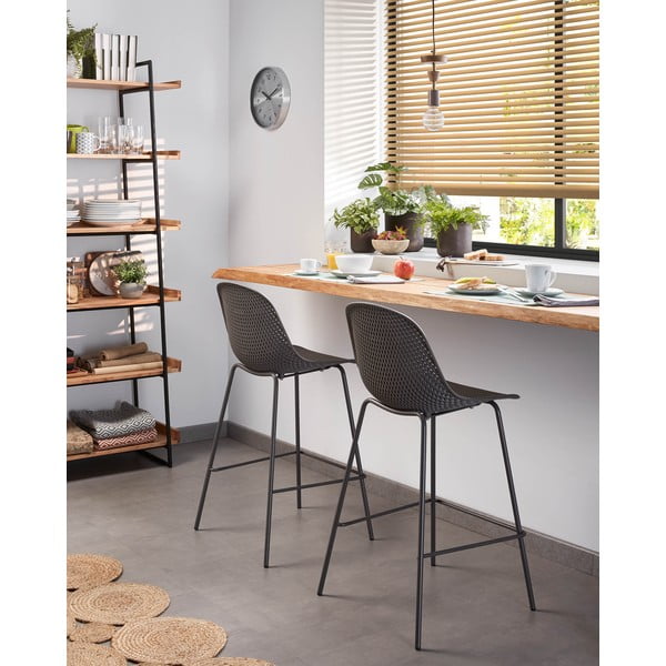 Antracitno siva metalna/plastična vrtna barska stolica Quinby – Kave Home-image-2