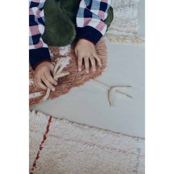Smeđi periv/ručno rađen pamučan dječji tepih 110x100 cm Chicken – Lorena Canals-image-4