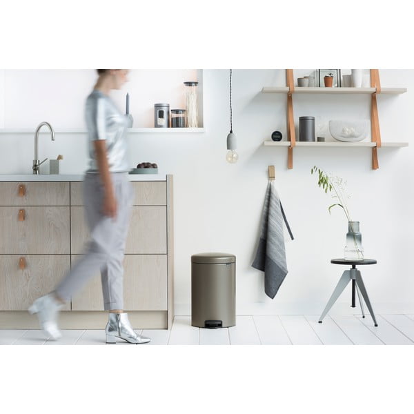 Siva željezna kanta za smeće s pedalom 20 l NewIcon – Brabantia-image-3