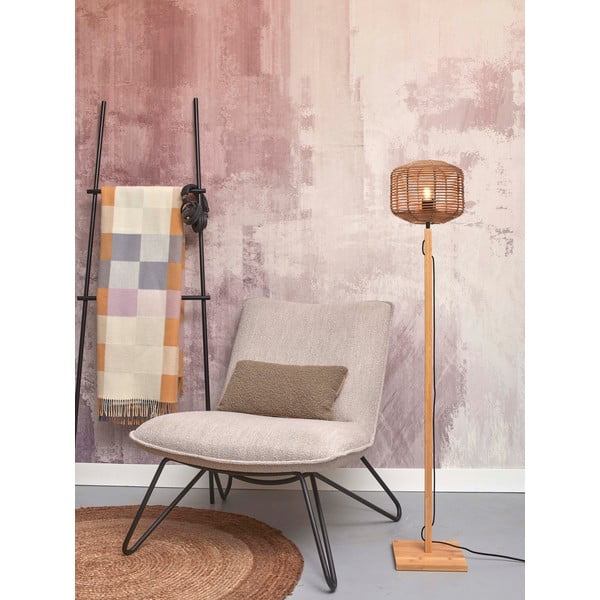 Stojeća svjetiljka u prirodnoj boji sa sjenilom od ratana (visina 130 cm) Tanami – Good&Mojo-image-1