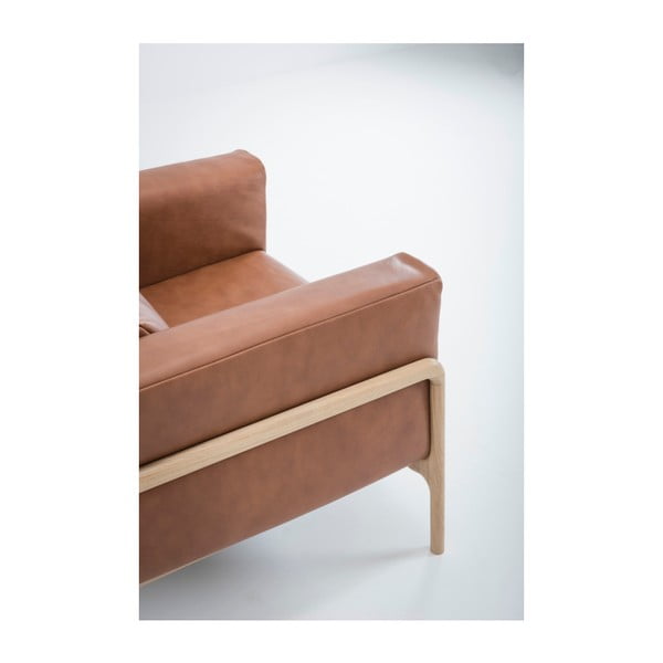 Konjak smeđa fotelja od bivolje kože s konstrukcijom od punog hrasta Gazzda Fawn-image-3