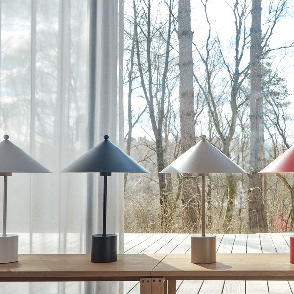 Crvena metalna stolna lampa (visina 50 cm) Kasa – OYOY Living Design-image-3