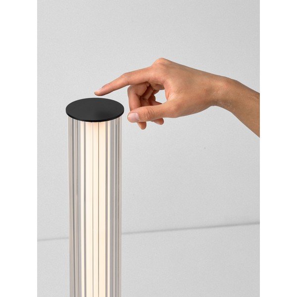 Mat crna LED stojeća svjetiljka aluminijska s mogućnosti zatamnjivanja sa staklenim sjenilom (visina 130 cm) Glovia – Nova Luce-image-1