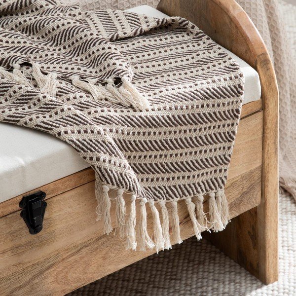 Smeđa/bež deka od mješavine recikliranih vlakana 125x150 cm – Ixia-image-1