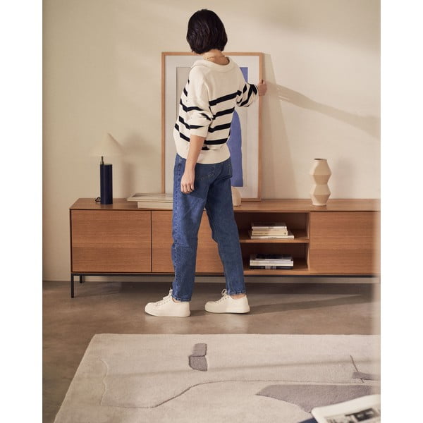 TV komoda u dekoru oraha u prirodnoj boji 195x55 cm Vedrana – Kave Home-image-1