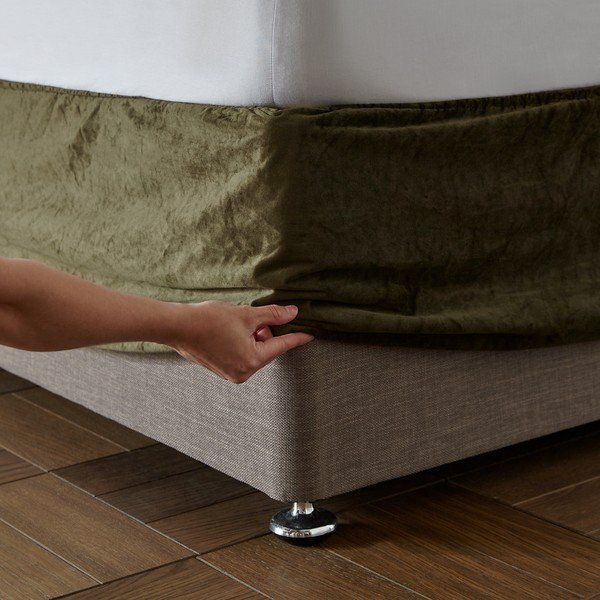 Kaki zelena navlaka za okvir kreveta s gumom od samta 137x198 cm Kingsley – Catherine Lansfield-image-1