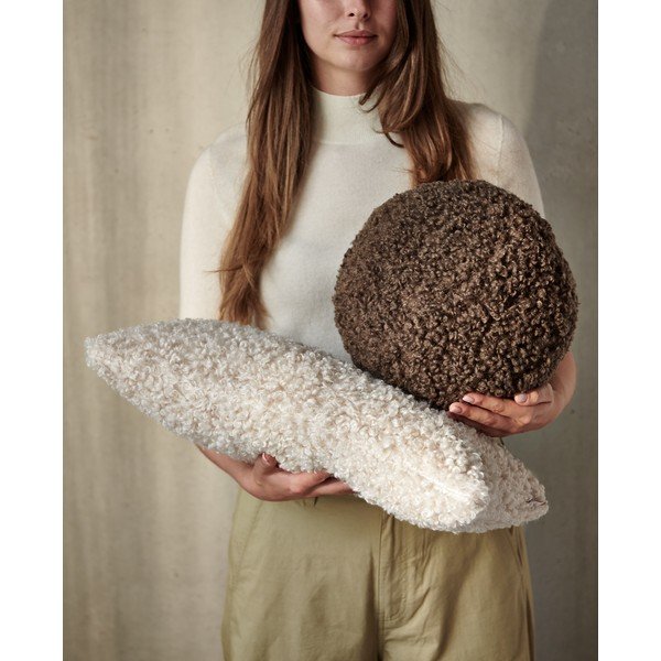 Plišani ukrasni jastuk ø 26 cm Teddy – Blomus-image-1
