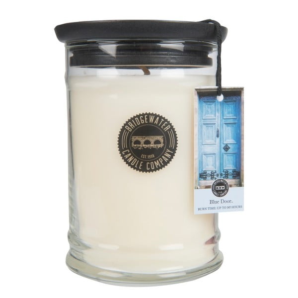 Velika svijeća u čaši s mirisom mandarine Bridgewater svijeća Company Sweet Blue Door, vrijeme gorenja 125 - 145 sati