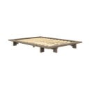Smeđi bračni krevet od masivnog bora s podnicom 160x200 cm Japan – Karup Design
