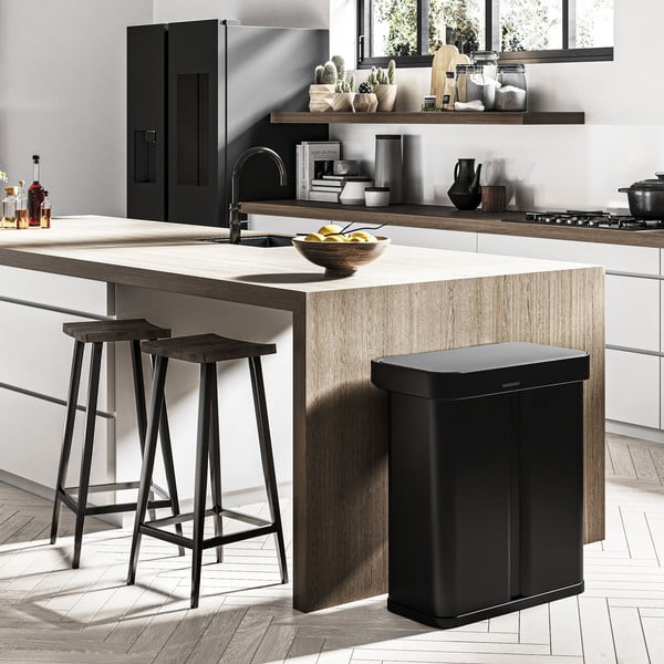 Mat crna željezna kanta za smeće za odvojeni otpad/beskontaktna 58 l – simplehuman-image-1