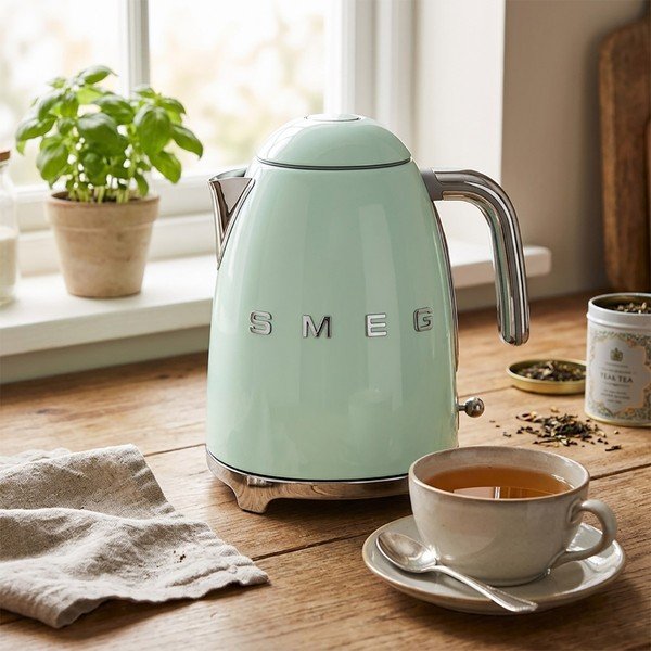 Svijetlo zeleno kuhalo za vodu 1,7 l 50's Retro Style – SMEG-image-1