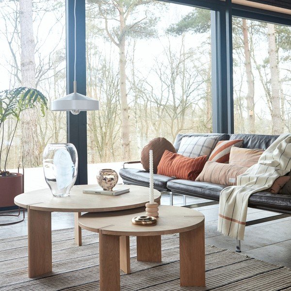 Okrugao stolić za kavu od punog hrasta u prirodnoj boji ø 65 cm Oy – OYOY Living Design-image-1