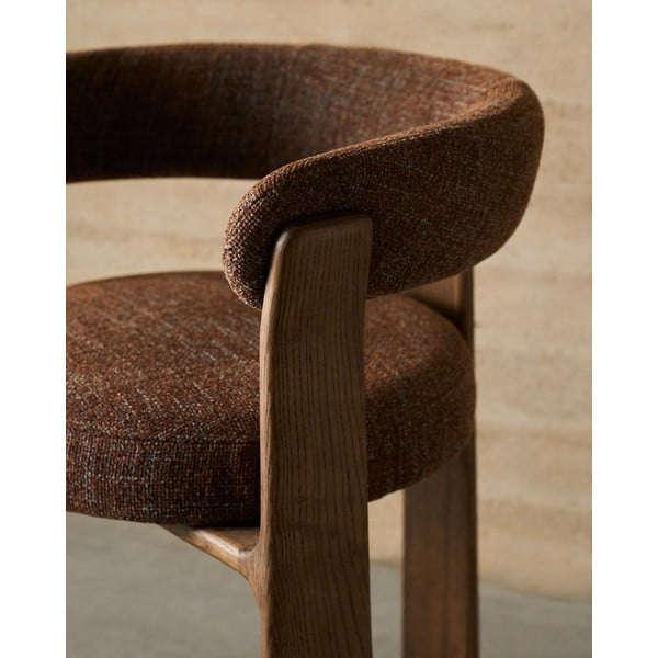 Smeđa blagovaonska stolica s naslonima za ruke od čvrste jeseni Granite – Kave Home-image-3