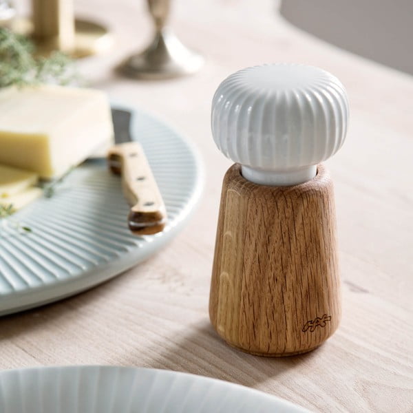 Mlin za začine od drveta hrasta s porculanskim detaljima Kähler Design Hammershoi, visina 13 cm-image-1