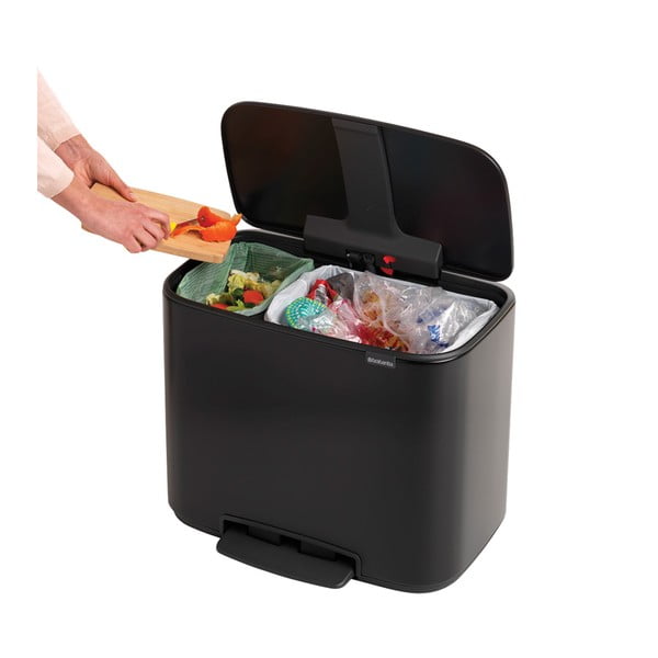 Mat crna željezna kanta za smeće za odvojeni otpad/s pedalom 34 l Bo – Brabantia-image-1